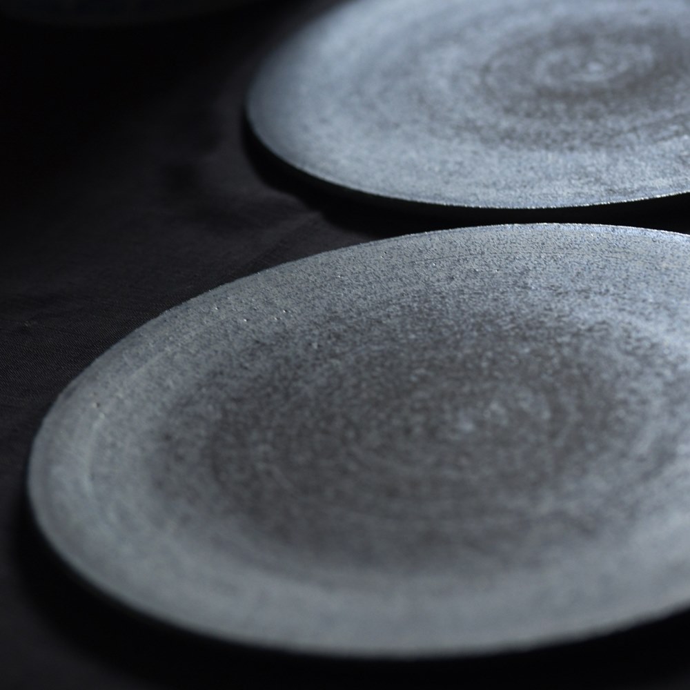 藤田千絵子｜黒土｜フラットプレート｜作家もの和食器通販通販 IVORY