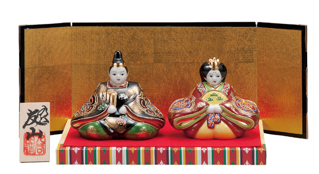 九谷焼 3号雛人形 金彩錦盛 （台・屏風・敷物・立札付） [ 友山窯 ]