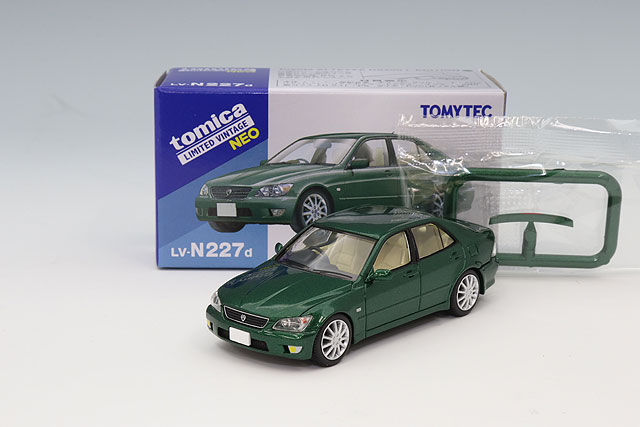トミカリミテッドヴィンテージ NEO 1/64 トヨタ カローラワゴン L
