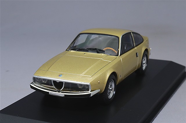 マキシチャンプス 1/43 アルファロメオ GTA 1300 ジュニア 1968 シルバー