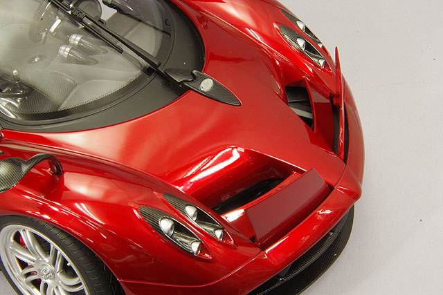 オートアート コンポジット 1/12 パガーニ ウアイラ メタリックレッド