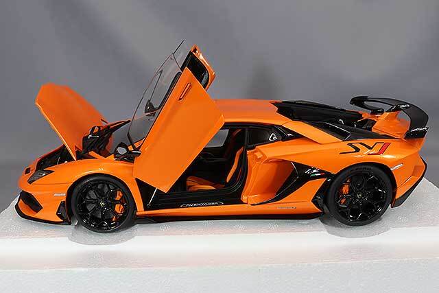オートアート コンポジット 1/18 ランボルギーニ アヴェンタドール SVJ