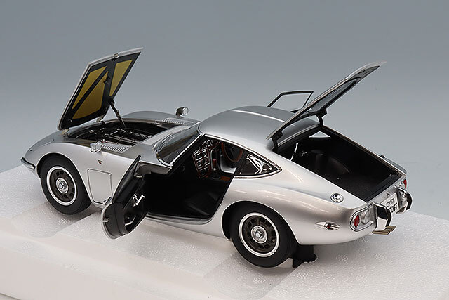 オートアート コンポジット 1/18 トヨタ 2000GT 1967 シルバー