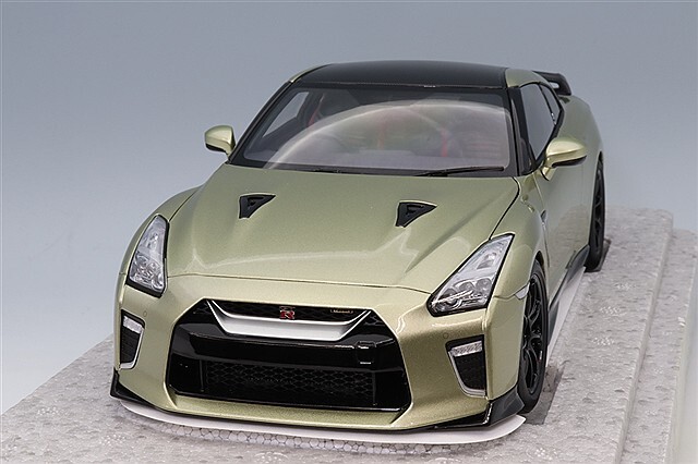 MOTORHELIX 1/18 日産 GT-R (R35) トラックエディション Engineered By