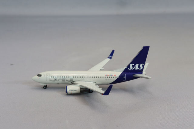 ヘルパ 1/500 ボーイング 737-700 SAS スカンジナビア航空 SE-RJX