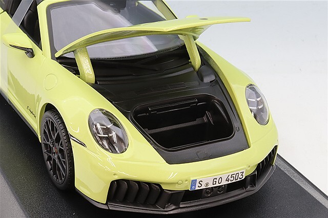 マイスト 1/18 ポルシェ 911 タルガ 4 GTS (992.2) イエロー