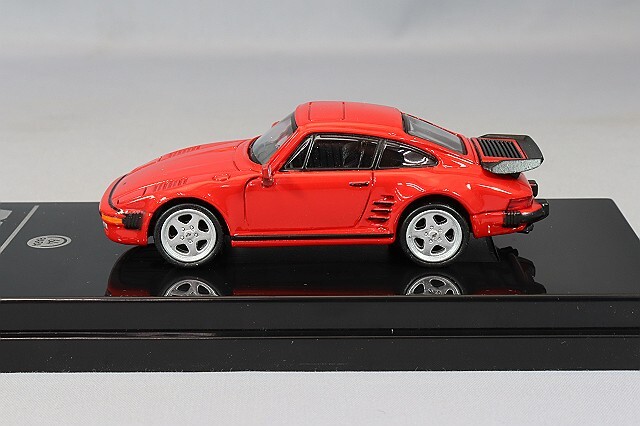 PARA64 1/64 RUF BTR 1986 スラントノーズ ガーズレッド 左ハンドル