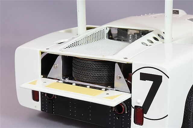 EXOTO 1/18 シャパラル 2F 1967 ルマン24H #7 P.ヒル/M.スペンス 【再