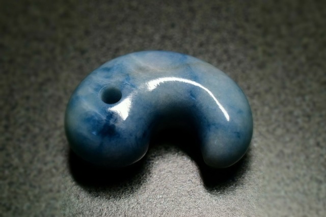 糸魚川産翡翠 勾玉 青 38mm