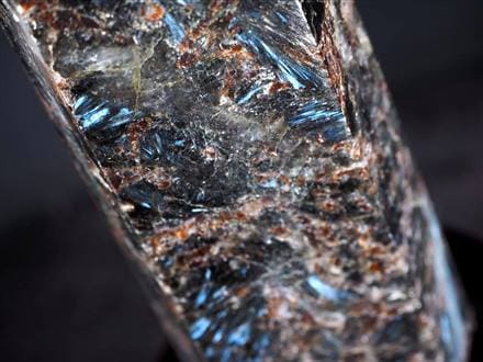 ◇超レア！異彩を放つ存在感！◇希少なガーネットとヌーマイトの共生