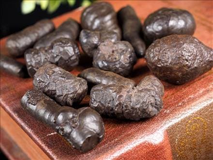 ☆たっぷり200g入り！☆光沢輝く褐鉄鉱の塊☆エジプトの星・予言石