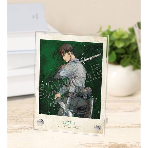 進撃の巨人リヴァイ グリッター缶バッジ 2個セット | 4571622858240