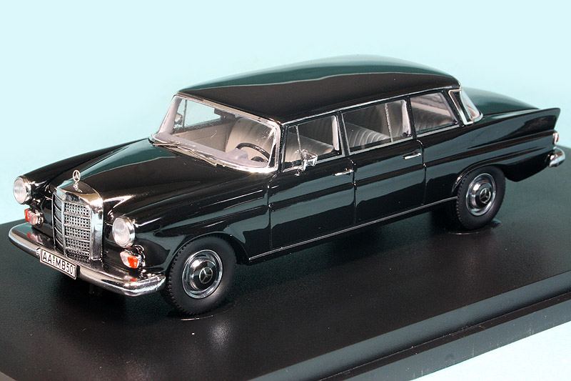 GLMモデル 1/43 メルセデス ベンツ 200 W110 Lang Binz 1965 ブラック