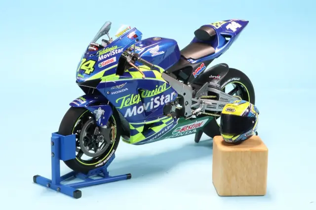 ミュージアムコレクション 1/12 ヤマハ YZR-M1 フィアット 500 Ver