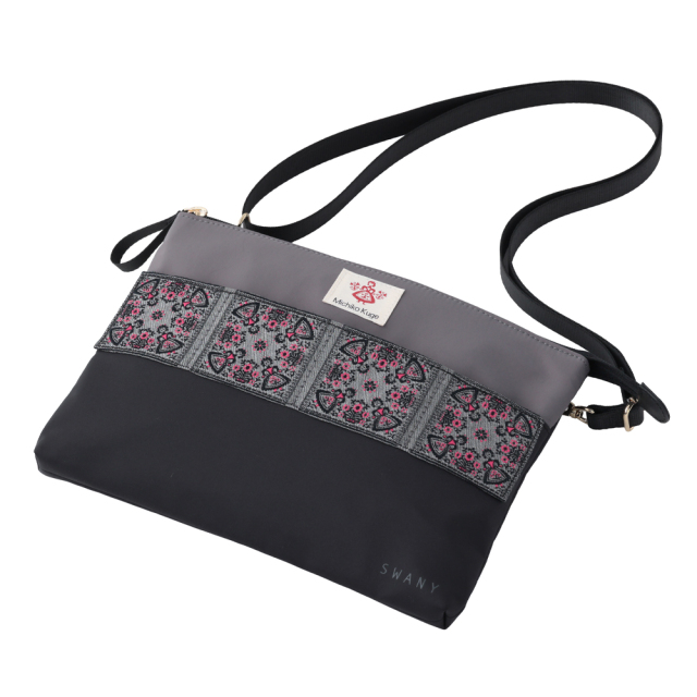 A-688 Michiko Kugeスクエア刺繍ハンドルポーチ