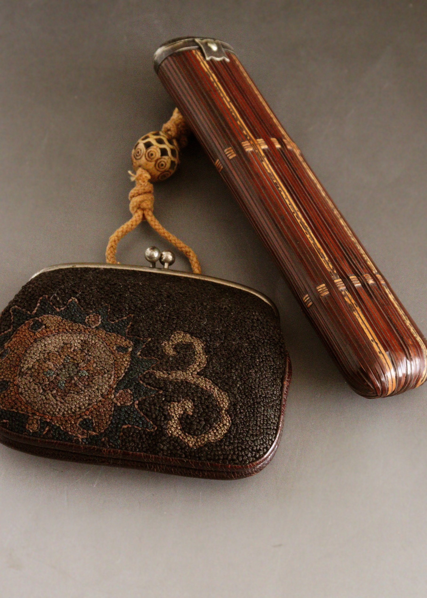 相良刺繍 煙草入れ 竹細工キセルケース アンティーク 装身具 透かし