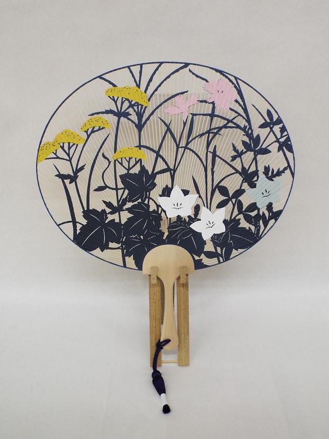 京の職人技が光る粋なうちわ【両面透かしうちわ・静秋】 手しごと屋彦兵衛