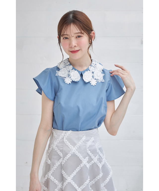 フラワーモチーフ襟付き綿混ブラウス