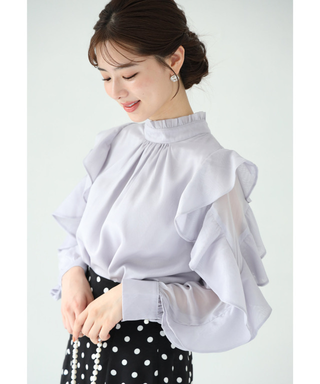 プチフリルネックラッフルシアースリーブブラウス
