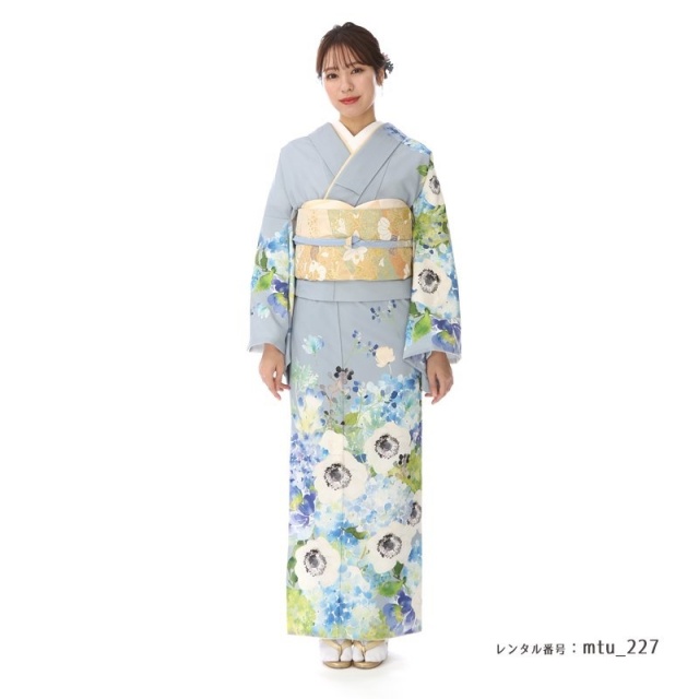 訪問着 ICHIHA ANEMONE ブルー】落ち着いたシックな着物地に、鮮やかな