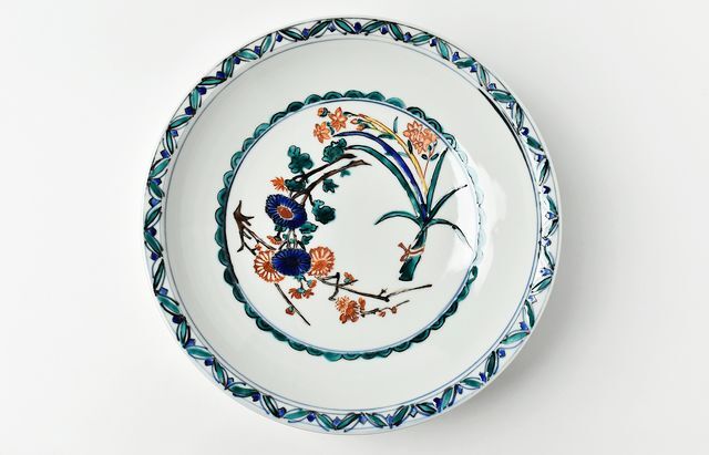 山本恭代 33 色絵梅水仙菊図台皿 ｜ 暮らしのうつわ花田 和食器 通販
