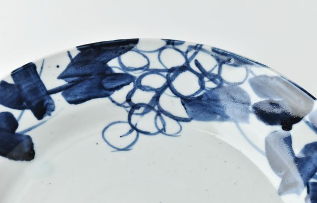 中尾万作 101 染付ぶどう文大皿 ｜ 暮らしのうつわ花田 和食器 通販