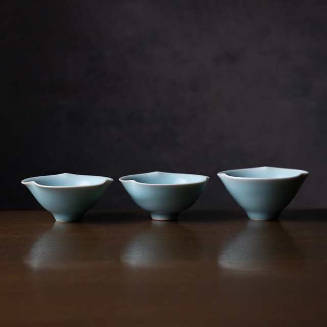 共箱付 | 青白磁輪花酒三盃（IH-069） 作家「市川博一」