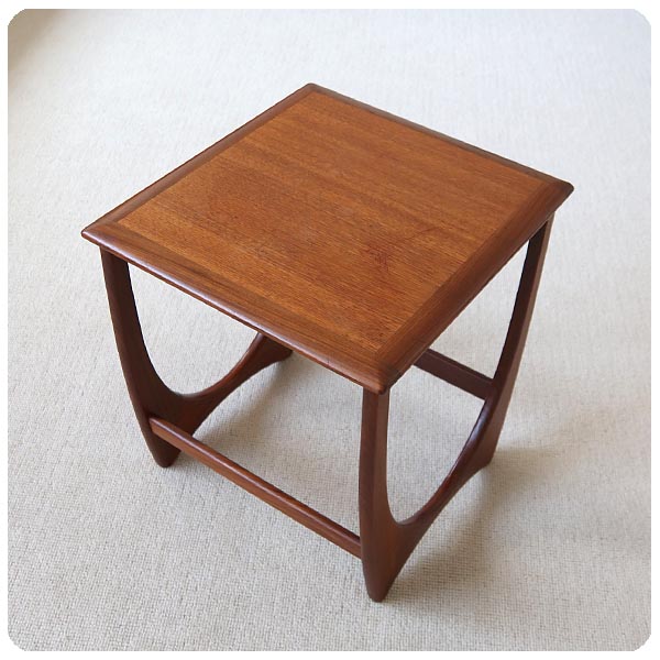 イギリス ヴィンテージ G-PLAN (ジープラン) サイドテーブル/ミッド