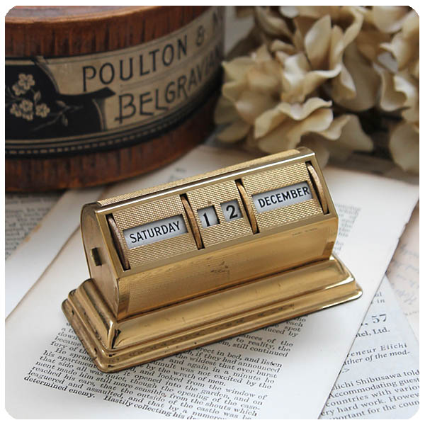 イギリス アンティーク雑貨 メカニカルカレンダー 卓上カレンダー