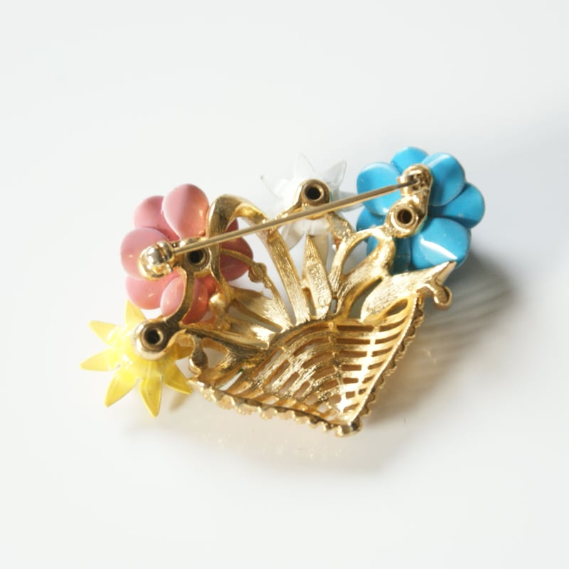 lotuscloud 2530⭐️TRIFARI トリファリヴィンテージブローチ