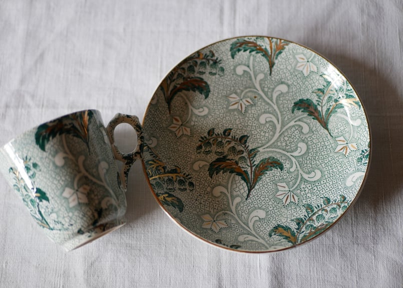 フランスアンティーク すずらん クレイユモントロー カップ＆ソーサー2