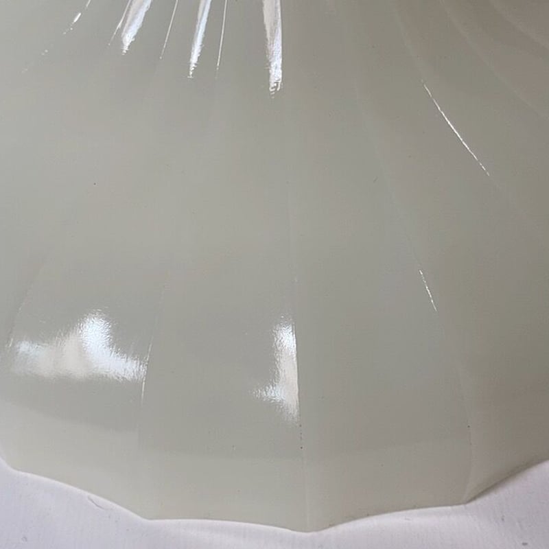 大正〜昭和期 古い電笠(ランプシェード) 練乳色の肉厚ガラス お色目に