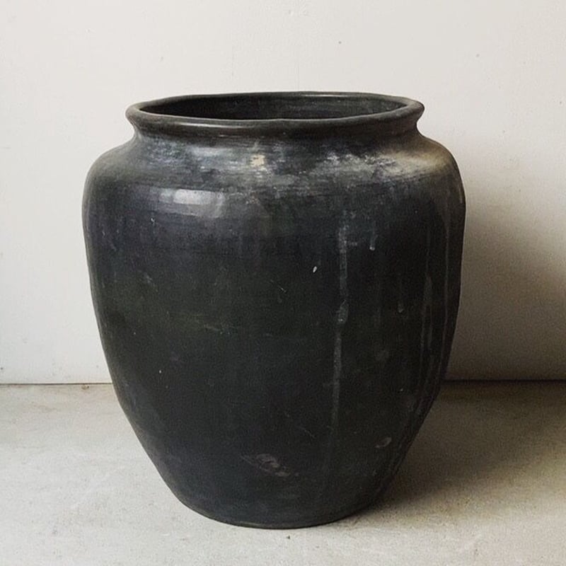 手捻りの古い大壺 古壺 古甕 古民藝 焼物 高さ38cm幅37cm メダカ鉢
