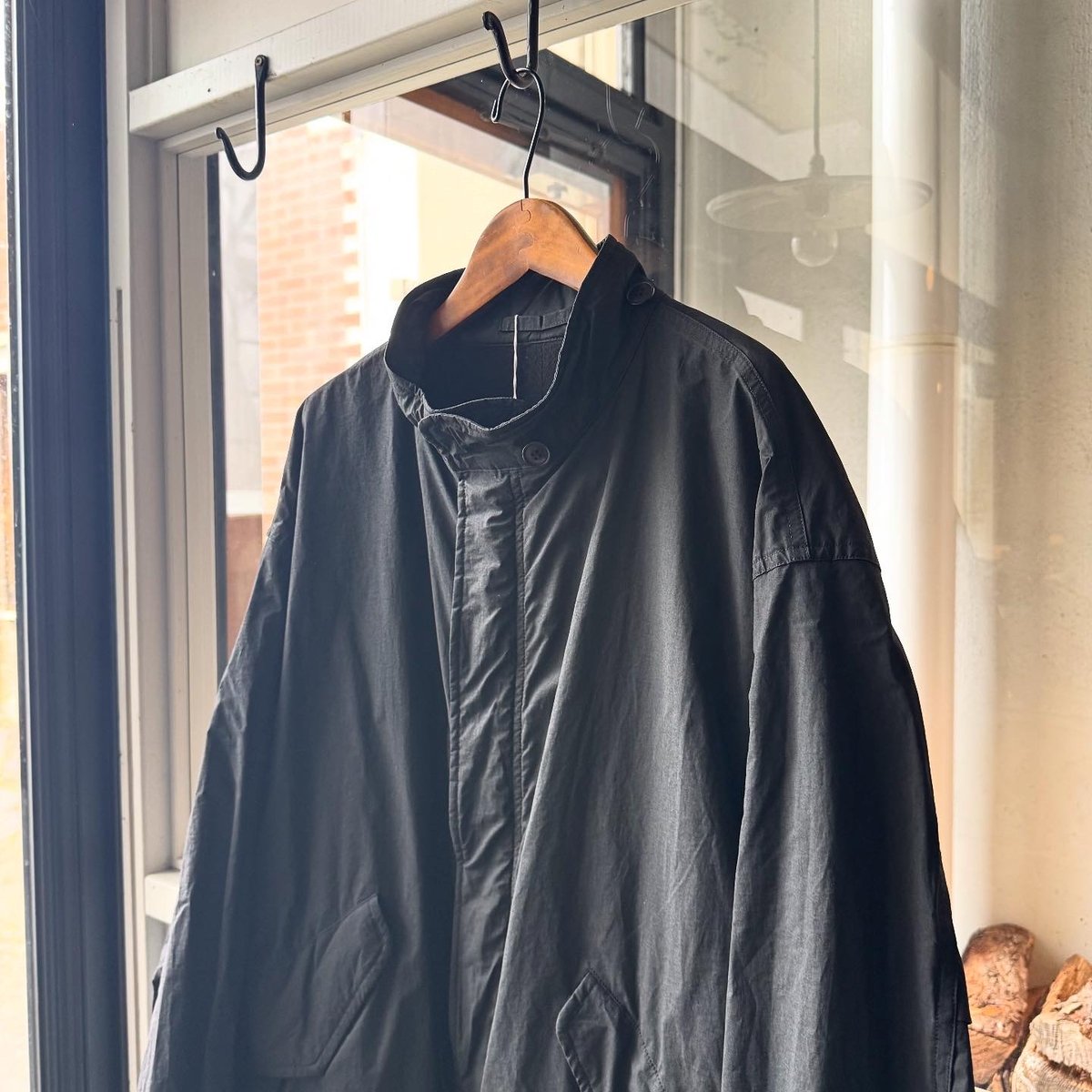 COMOLI コットンナイロン ミリタリーフーデッドコート | Less Higashikawa