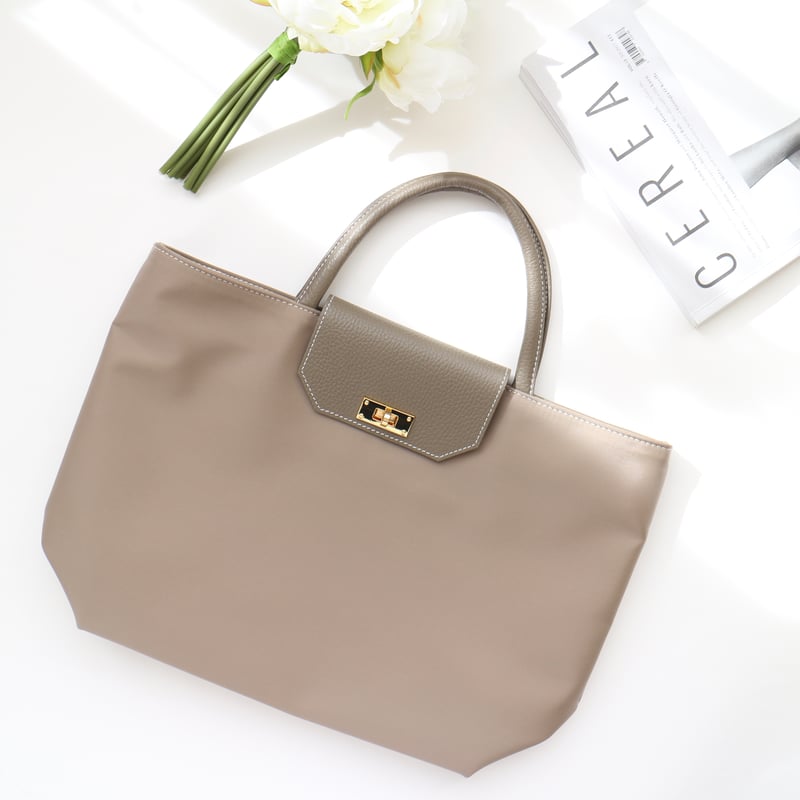 𝑟𝑖𝑐ℎ𝑒𝑠𝑠𝑒トートM】 グレージュ×ゴールド金具 | CHARME