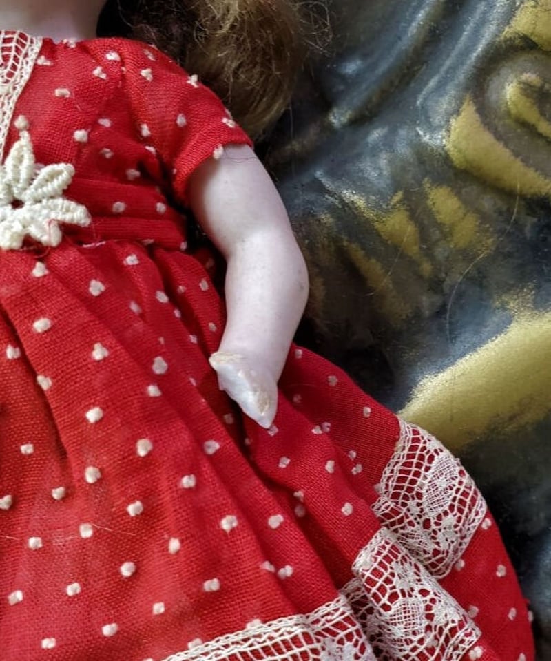 ミニョネット 赤いドレスのビスクドール アンティーク品