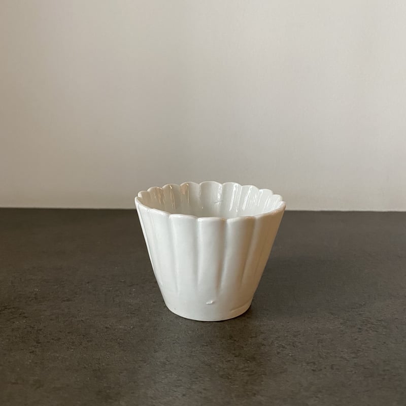 古伊万里白磁菊形猪口 | ～骨董のある暮らし～ 古伊万里 晴