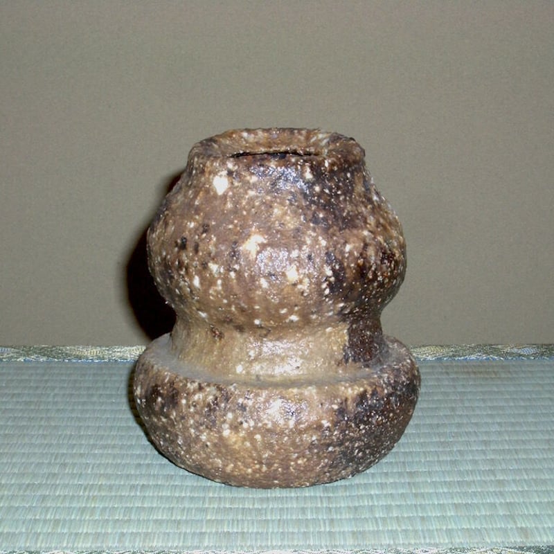 中尾窯 安倍均作 信楽 掛花入 共箱 古物。 | STORESショップARIKA