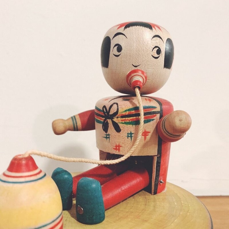 阿部進矢の木地玩具『だだっ子』 | 象々の郷土玩具