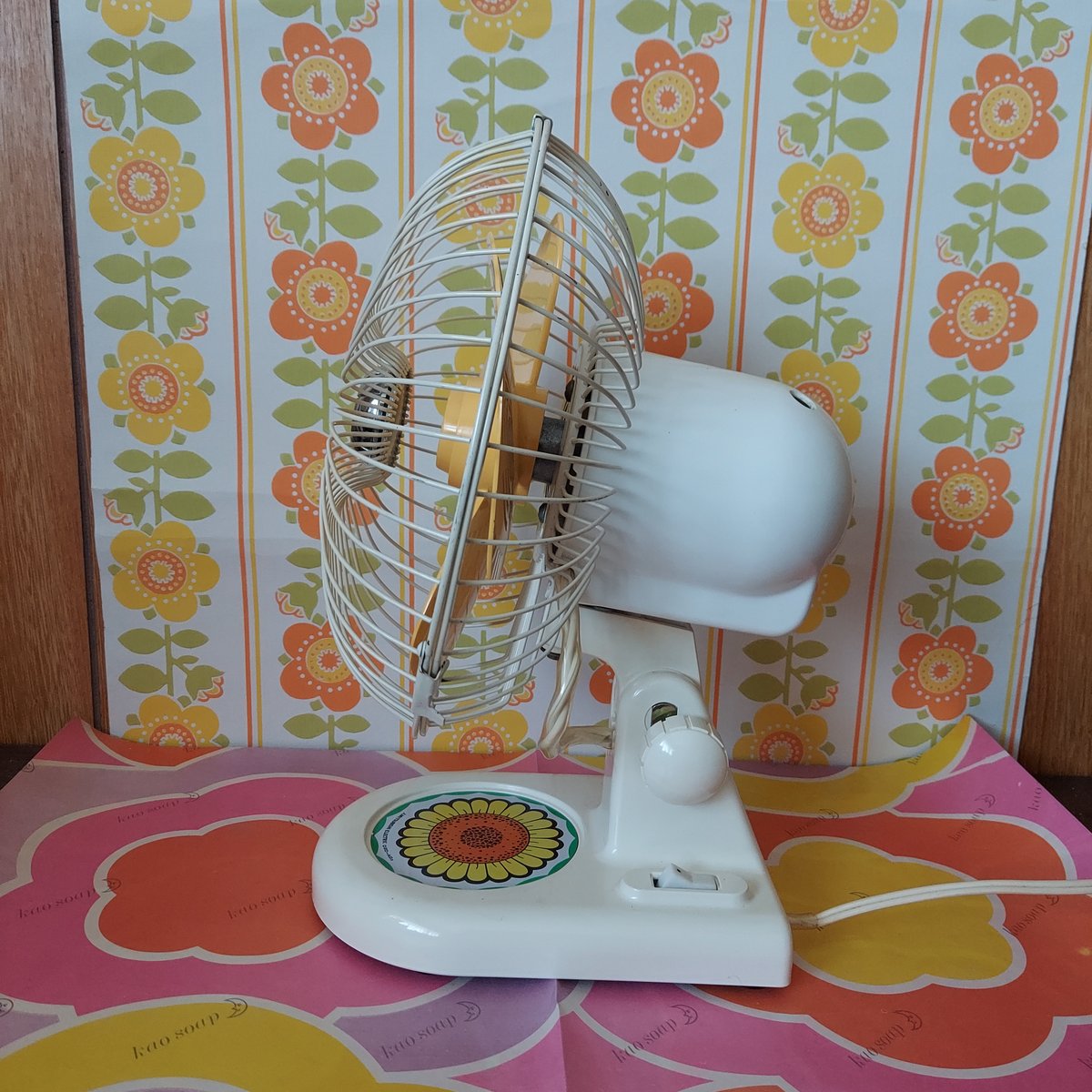 三菱🌻ひまわり柄の卓上扇風機 | あんちーくKIDAN STORE