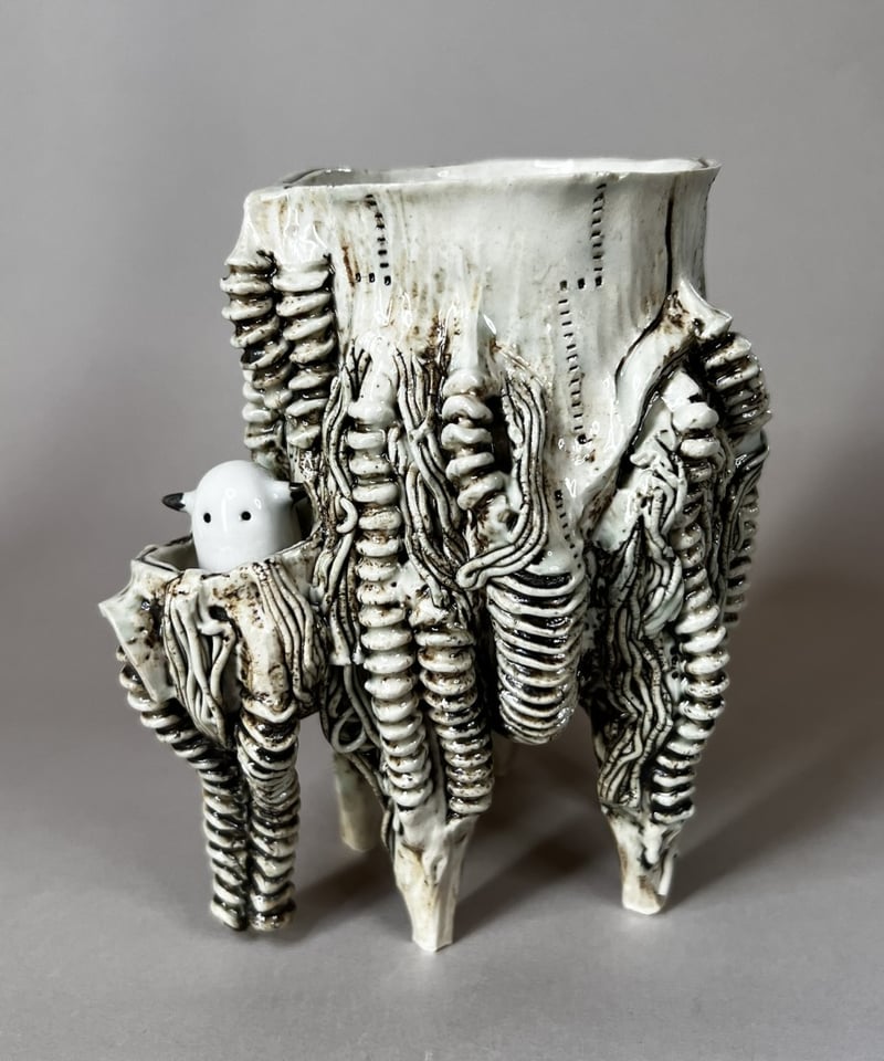 白型超構造体鉢・多脚：蜂42 | どろどろかぶり｜ハンドメイド植木鉢の販売