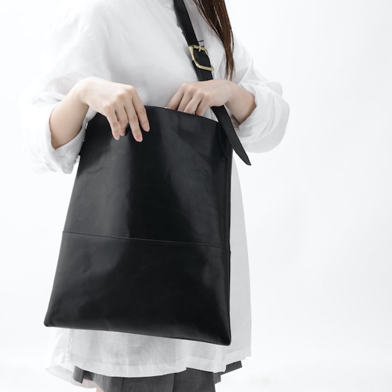 レザーショルダーバッグ（2WAY）／ブラック | gr.