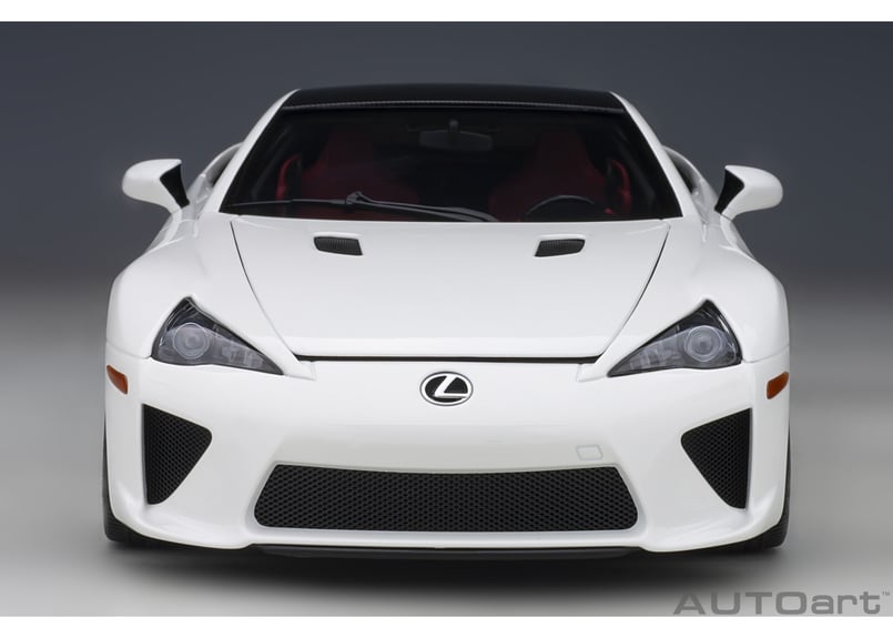 AUTOart 1/18 レクサス LFA （ホワイテスト・ホワイト／ブラック