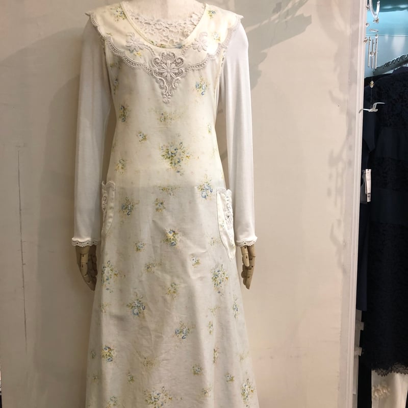 アキアカネ エプロン | さえら POTECHINO マリーアン金沢