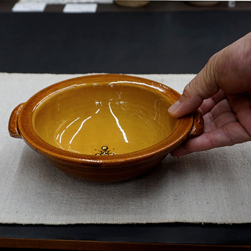 和食器 布志名焼 湯町窯 手付 浅鉢 15cm 花紋濃茶 黄釉 | うつわの店