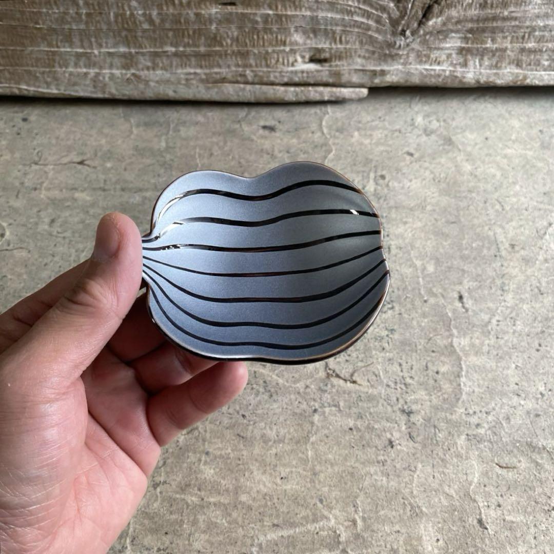 有田焼 幸楽窯 錦銀彩飴釉 瓢型豆皿 | MatsuBokkuri