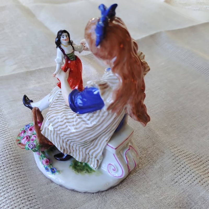 1924年以前MeissenマイセンPaulHelmig原型/人形で遊ぶ女の子のフィギュ