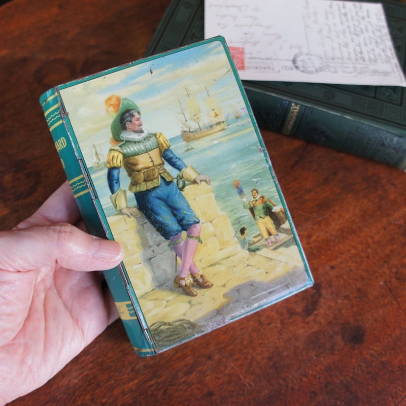 本型のカン 貯金箱 ビンテージ イギリス | Antiquesティンズコレクション