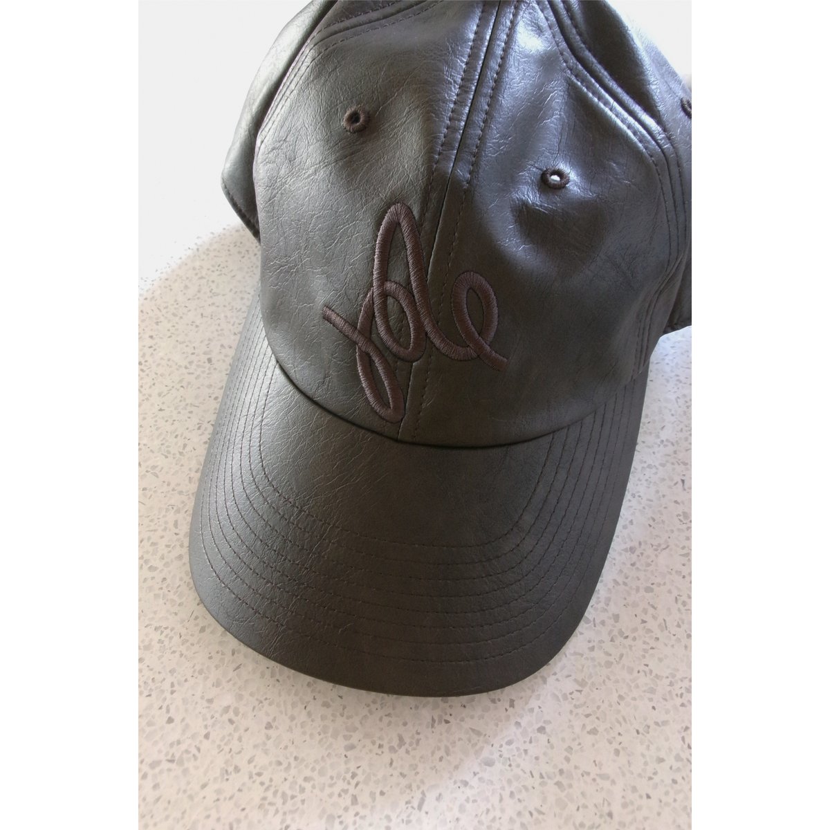 ABELIA EDWARD GOUCHA / AEG CAP straight *CHARC