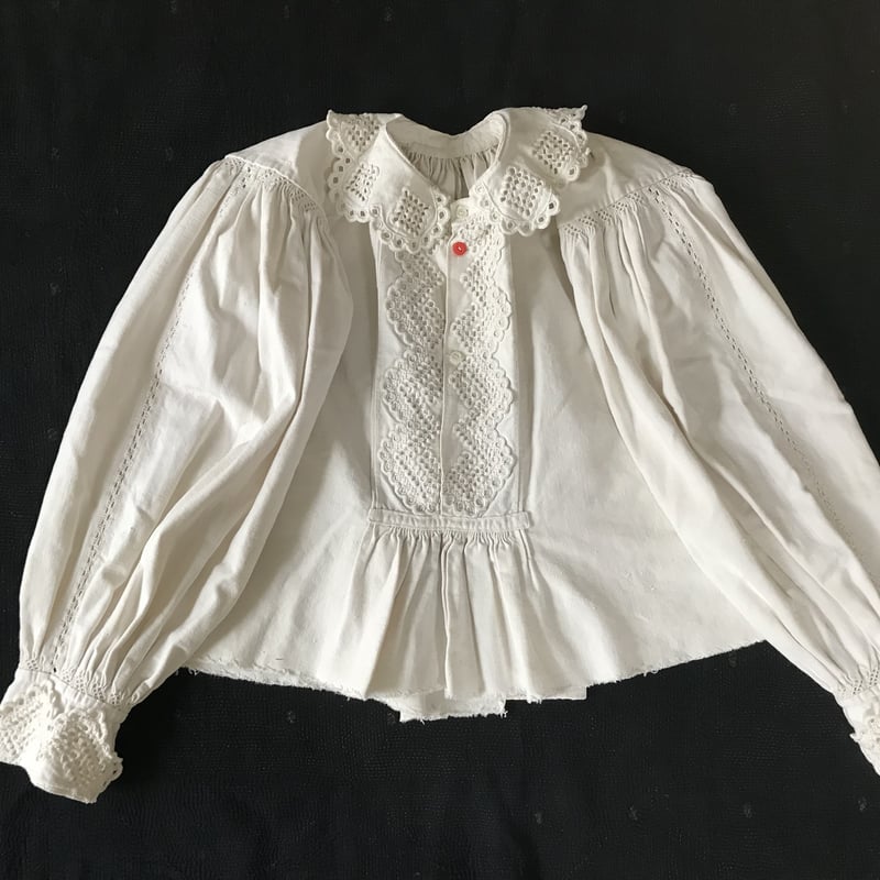 ルーマニア トランシルバニア 白い手刺繍ブラウス② | FolkCostumes